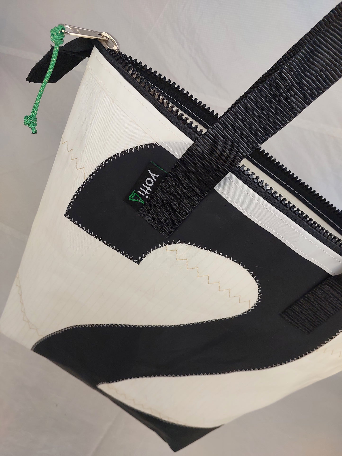 #2 Zip Tote 745