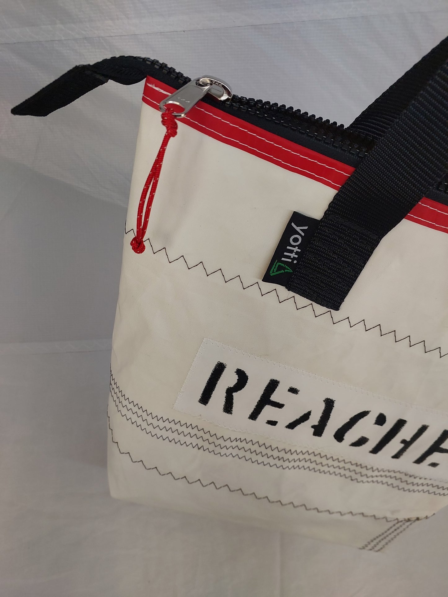 Reacher Zip Tote 806