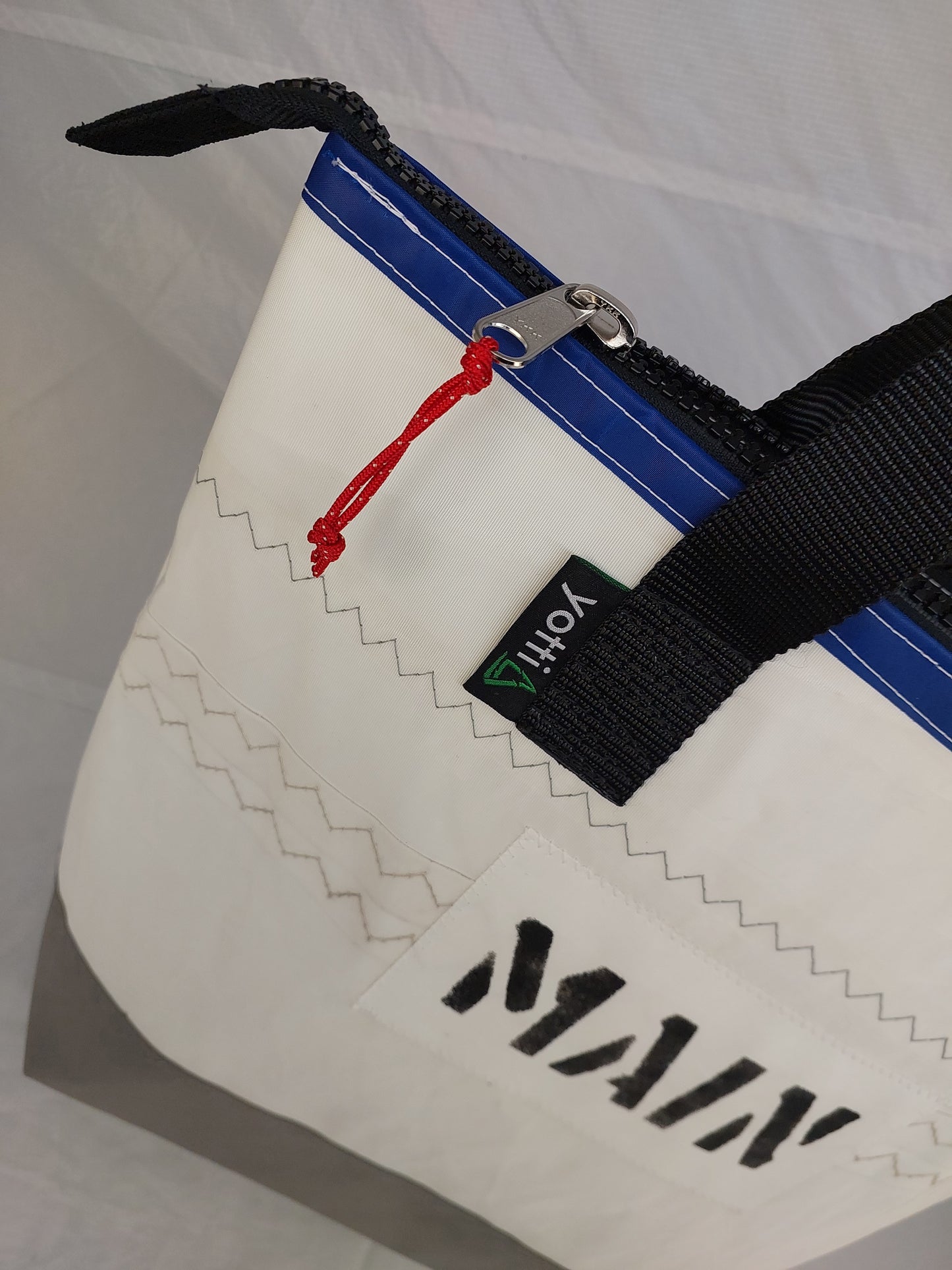 Main Zip Tote 773