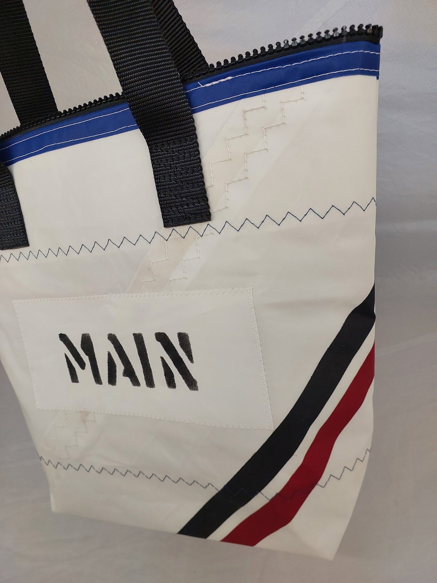 Main Zip Tote 776