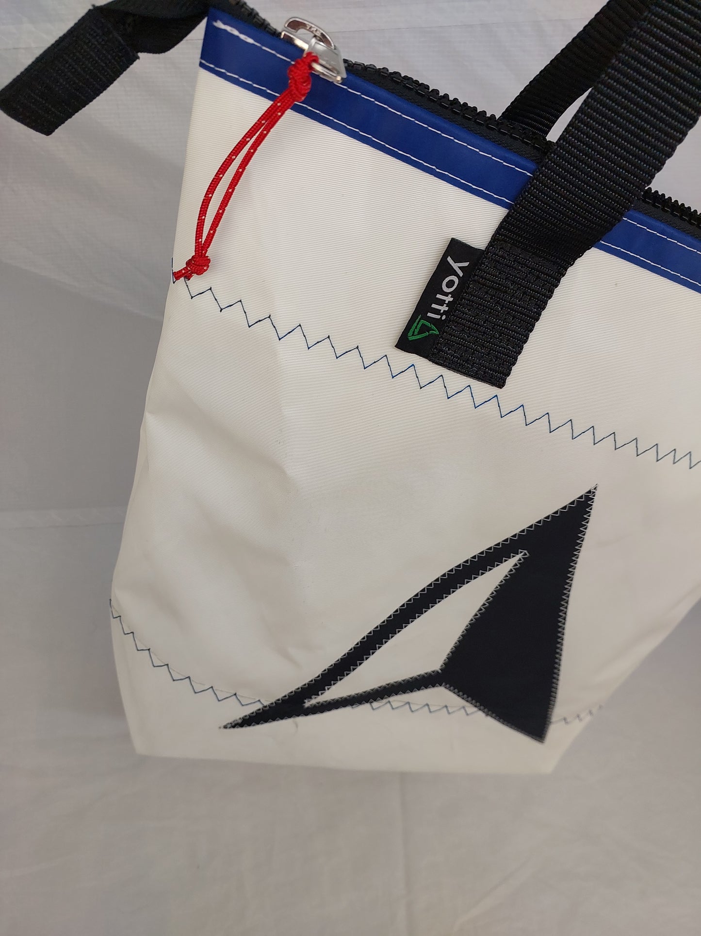 Compass Arrow Zip Tote 786