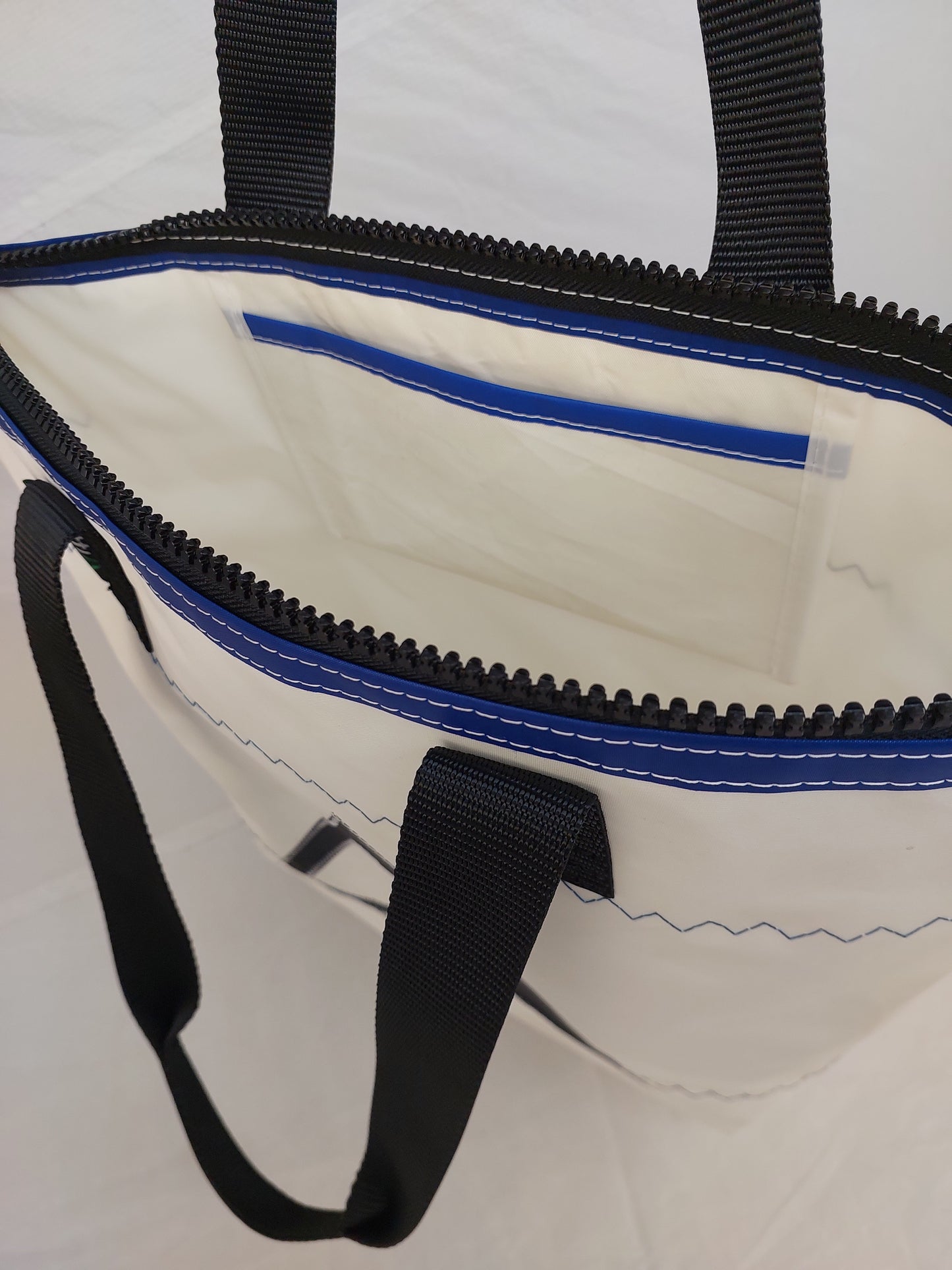 Compass Arrow Zip Tote 786