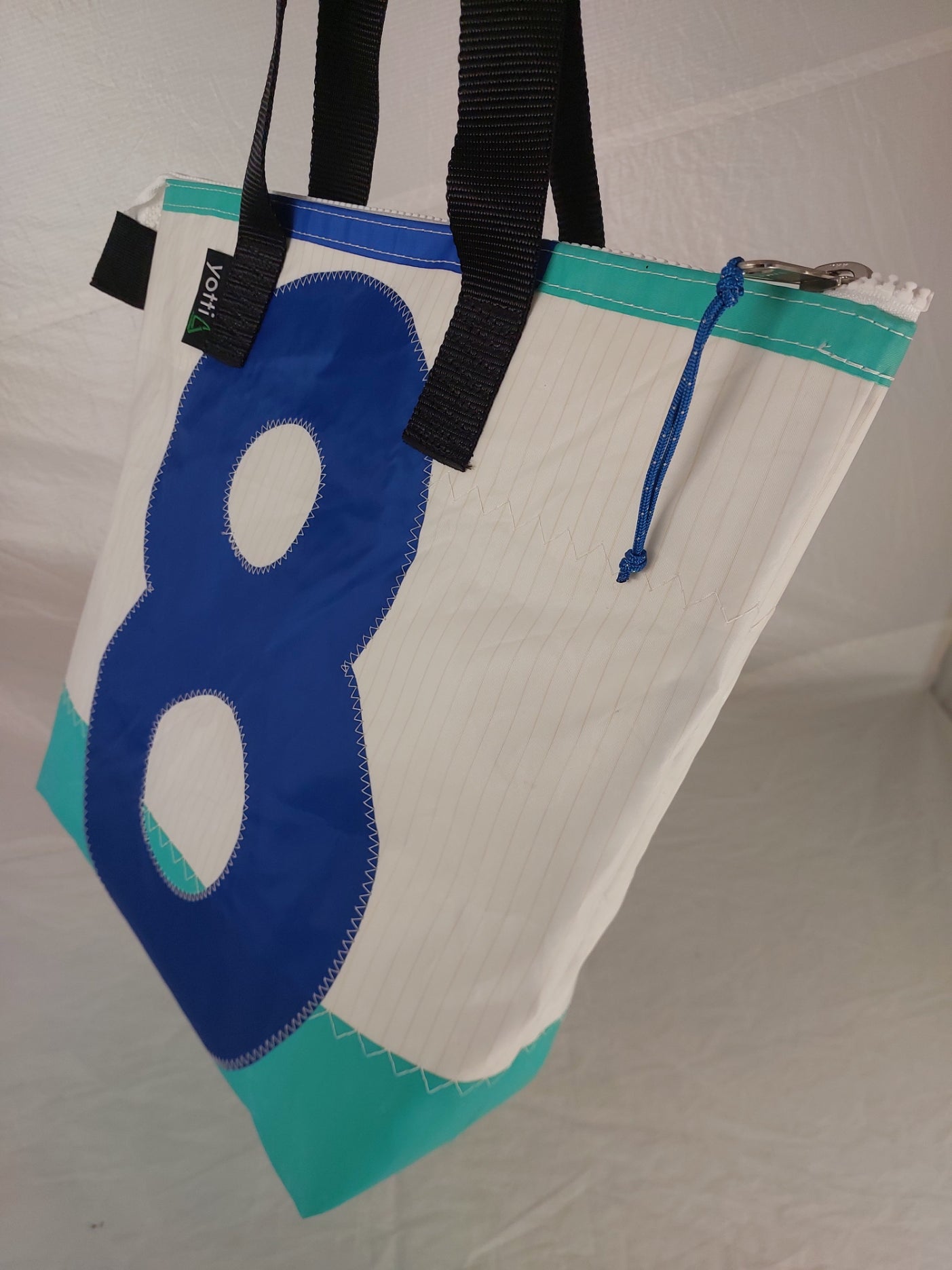 #8 Zip Tote 935