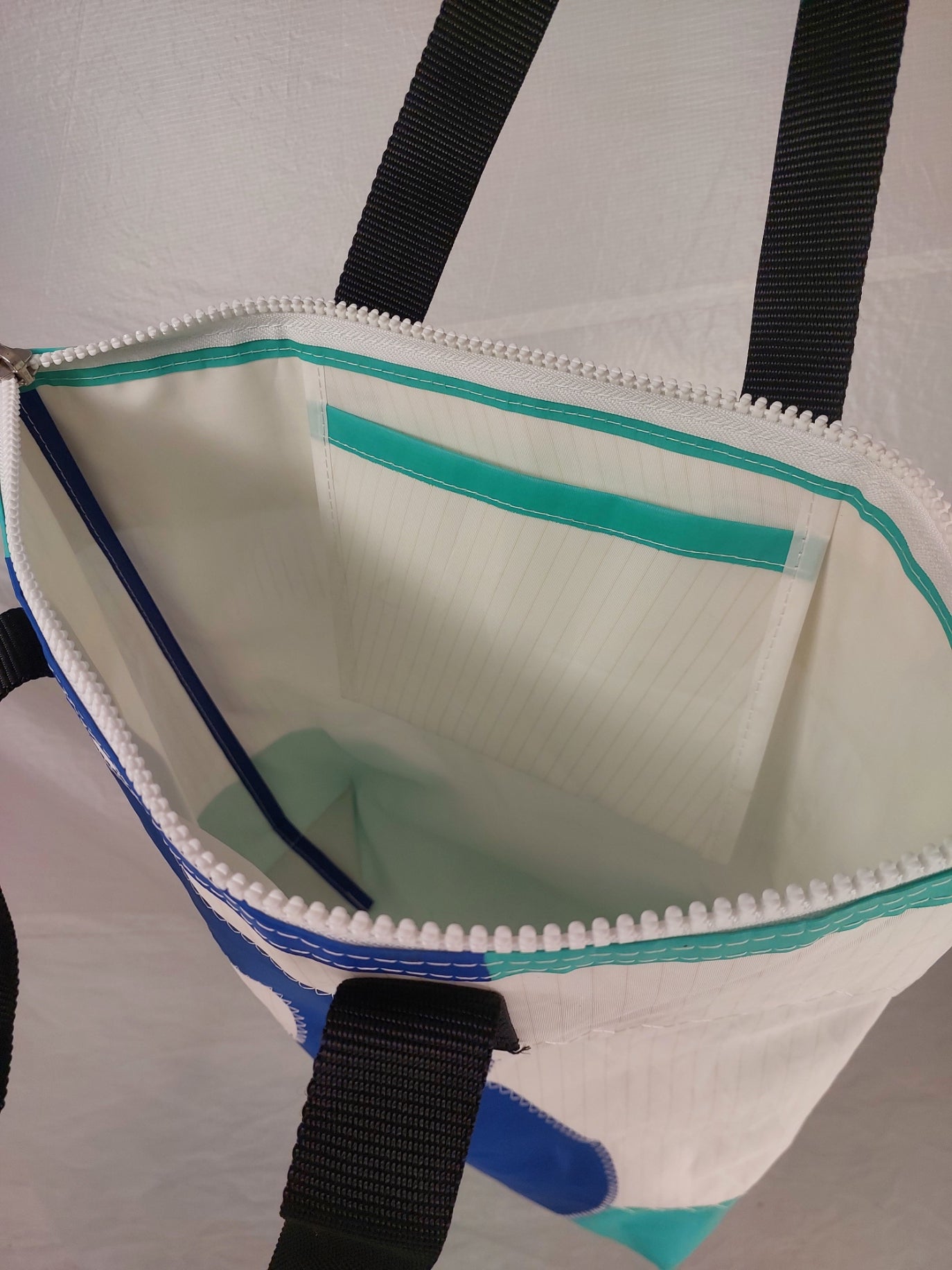 #8 Zip Tote 935