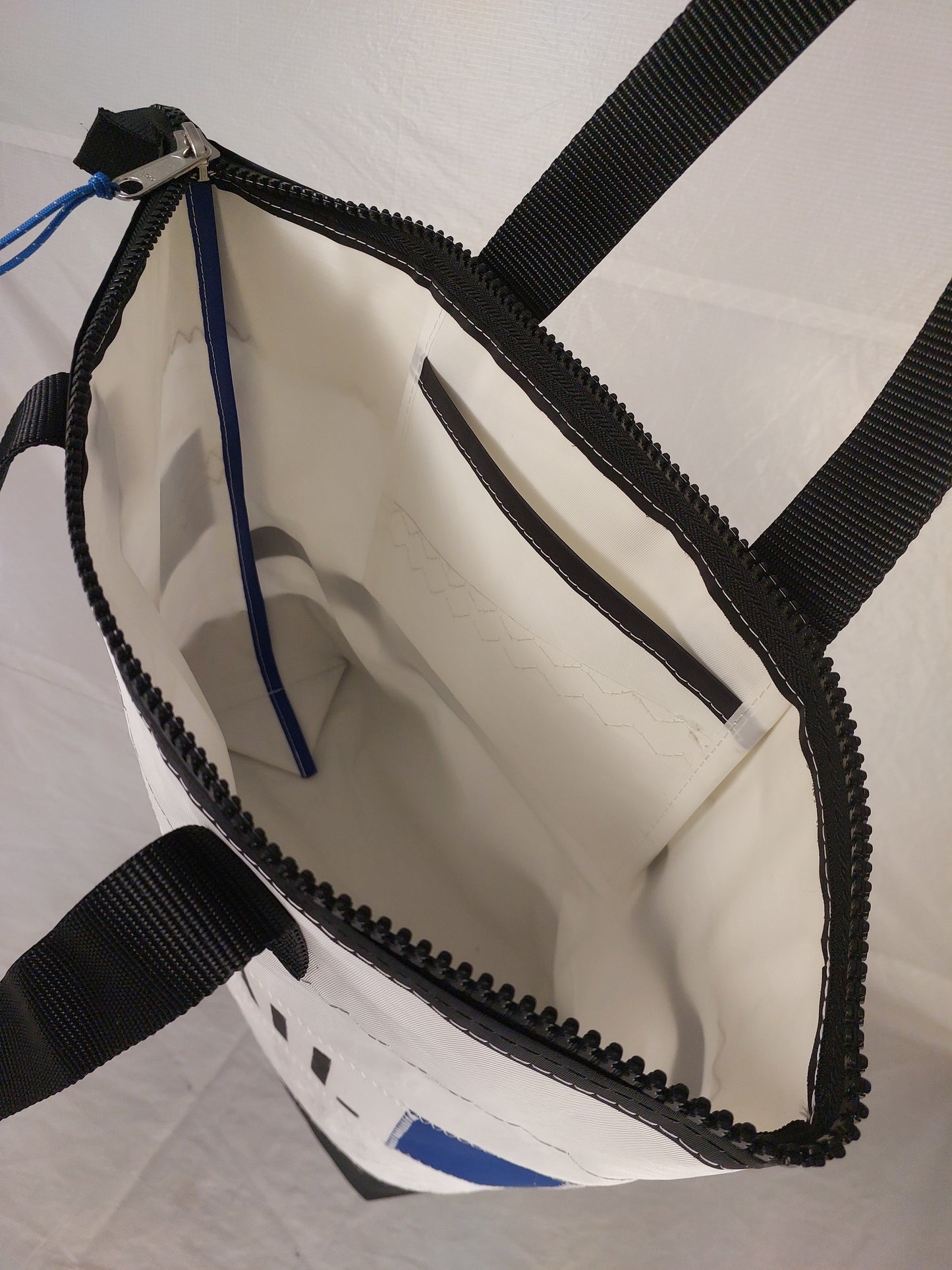 Mainsail Zip Tote 941